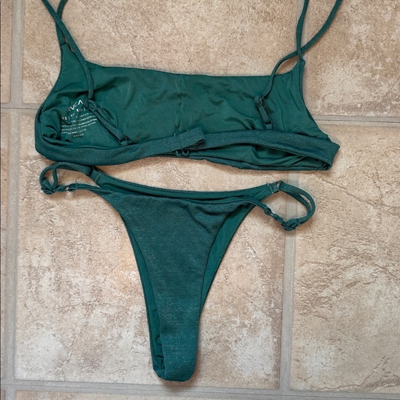 Bikini Set - Picture 2 of 4